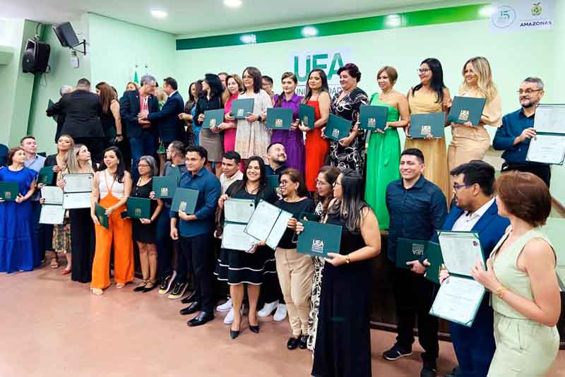 Prefeitura-de-Manaus-certifica-alunos-do-curso-de-MBA-em-Gestão-de-Pessoas