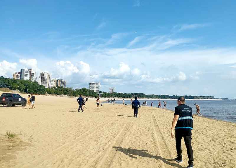 Prefeitura-reforça-interdição-da-praia-da-Ponta-Negra-para-banho-devido-baixa-do-rio-Negro