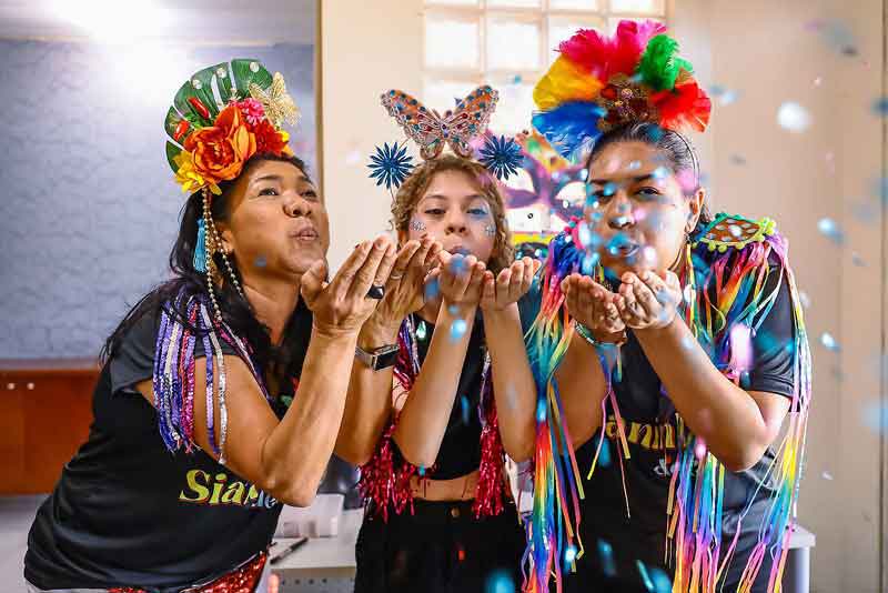 Carnaval-que-gera-renda-Empreendedores-utilizam-da-criatividade-para-produzir-adereços