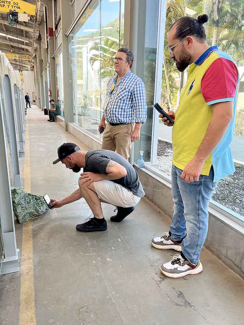 Compradores-internacinais-durante-visita-a-empresa-do-setor-de-rochas-capixaba,-em-agosto,-em-Cachoeiro-de-Itapemirim