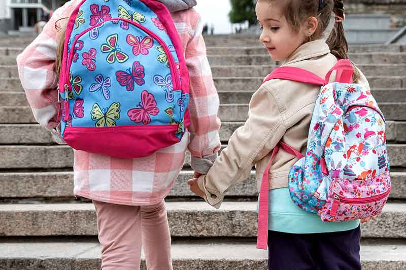 Pais-devem-estar-atentos-na-hora-de-comprar-a-mochila-escolar,-para-evitar-problemas-de-saúde-às-crianças