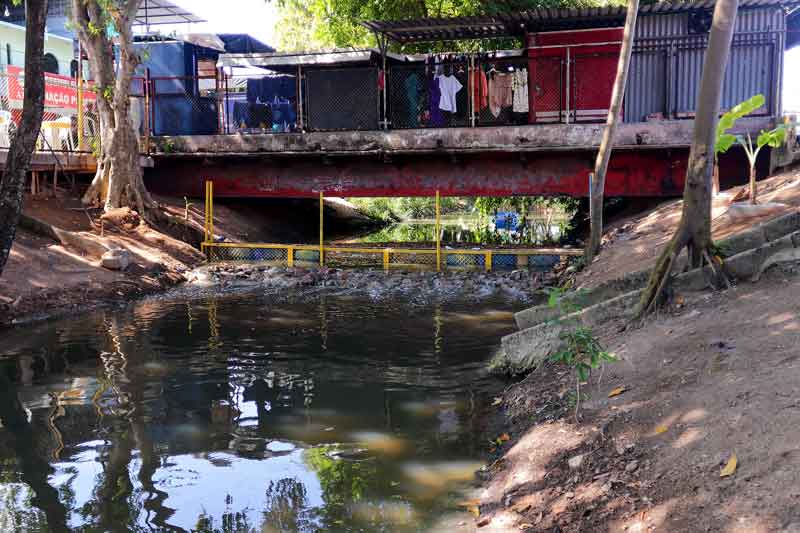 Prefeitura-instala-ecobarreira-em-igarapé-na-zona-Leste-de-Manaus