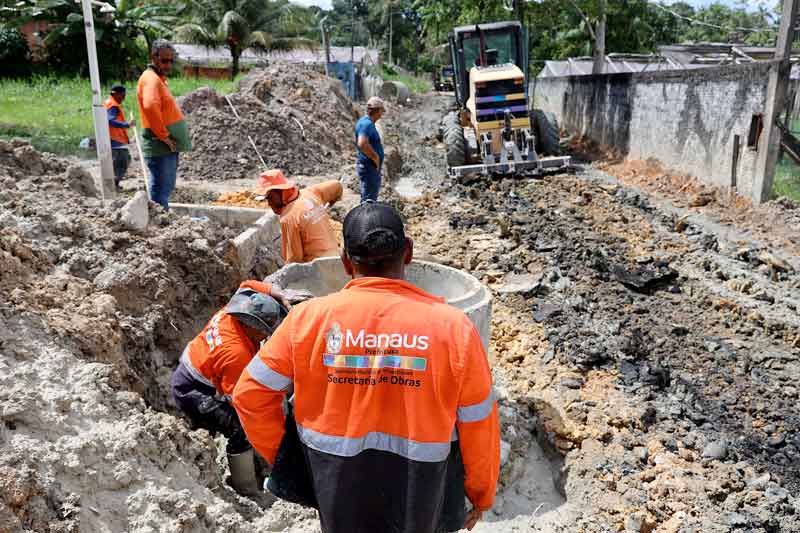 Prefeitura-instaura-operação-de-infraestrutura-para-desenvolver-subsistência-em-ramal-no-Val-Paraíso