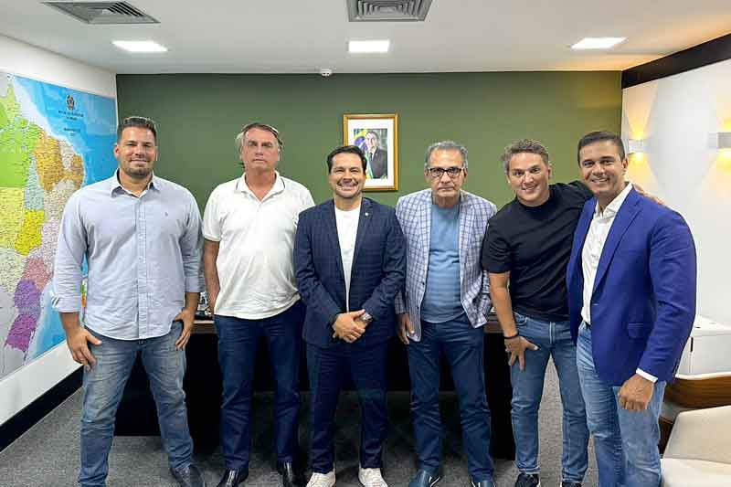 Capitão-Alberto-Neto-e-Bolsonaro-se-reúnem-com-apoiadores-para-o-ato-democrático-no-próximo-dia-25