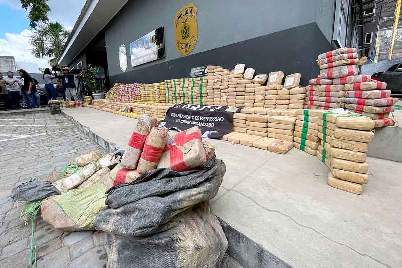 Polícia-Civil-do-Amazonas-apreende-cerca-de-uma-tonelada-de-drogas-no-rio-Solimões,-avaliada-em-R$-9,5-milhões
