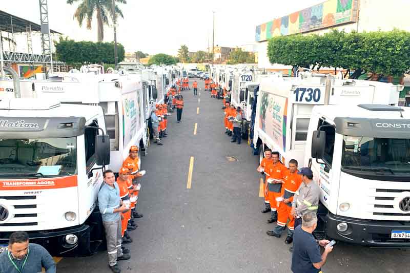 Prefeitura-de-Manaus-renova-frota-de-carros-coletores-de-lixo-com-dez-novos-veículos