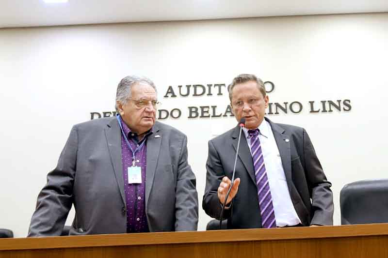 Adjuto-Afonso-conduz-debate-sobre-a-reforma-tributária-e-os-impactos-junto-às-cooperativas-e-empreendedores
