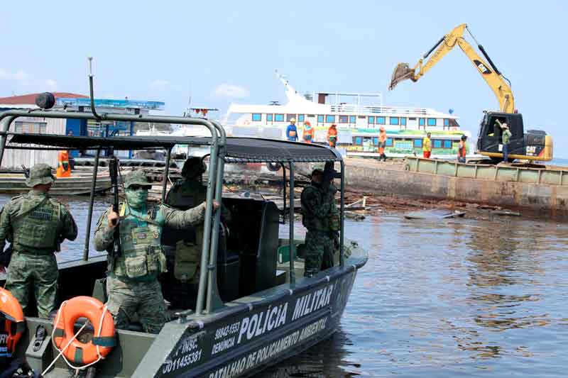 Operação-para-retirada-de-flutuantes-do-Tarumã-Açu-inicia-em-Manaus1