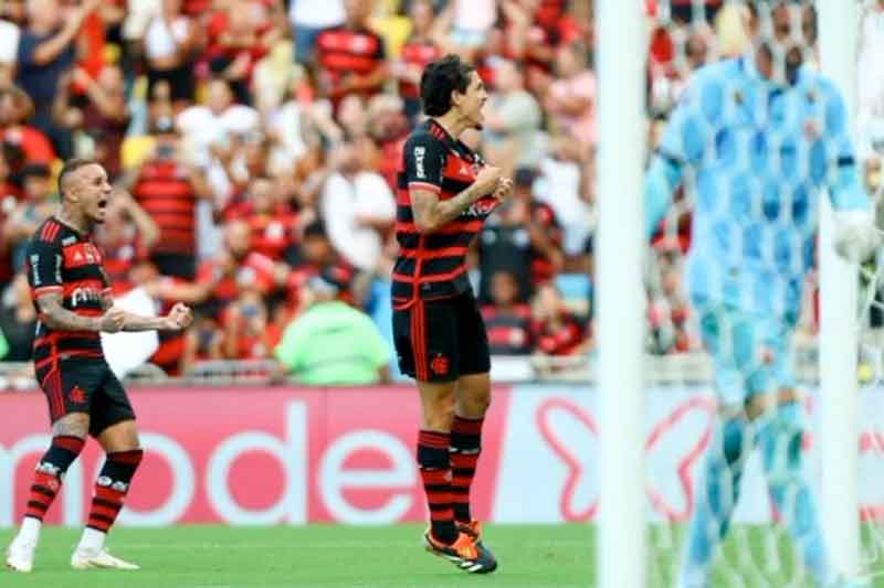 Pedro-brilha-e-Flamengo-se-aproxima-de-título-no-Carioca