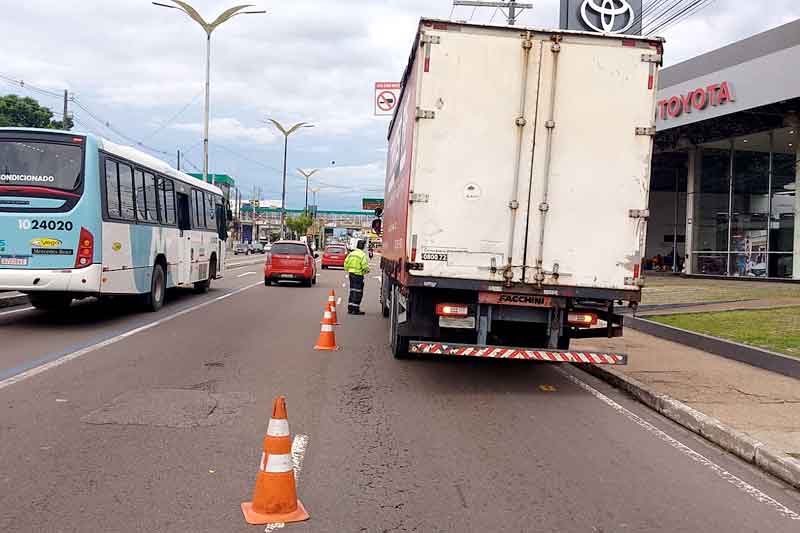 Prefeitura-autua-caminhões-por-infringir-‘zona-de-restrição’-em-Manaus
