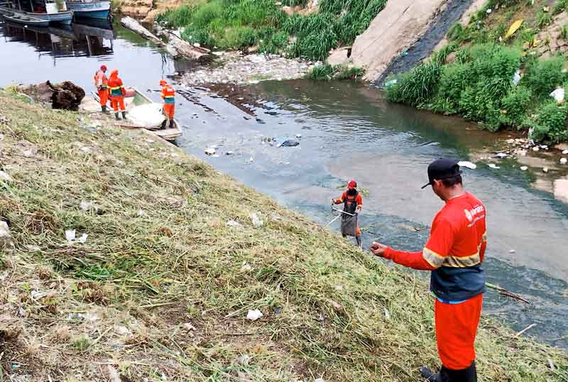 Prefeitura-de-Manaus-realiza-operação-de-limpeza-na-orla-da-Panair