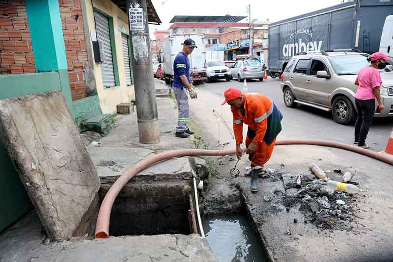 Prefeitura-intensifica-serviços-de-limpeza-e-desobstrução-de-bueiros-no-Centro,-Betânia-e-Morro-da-Liberdade