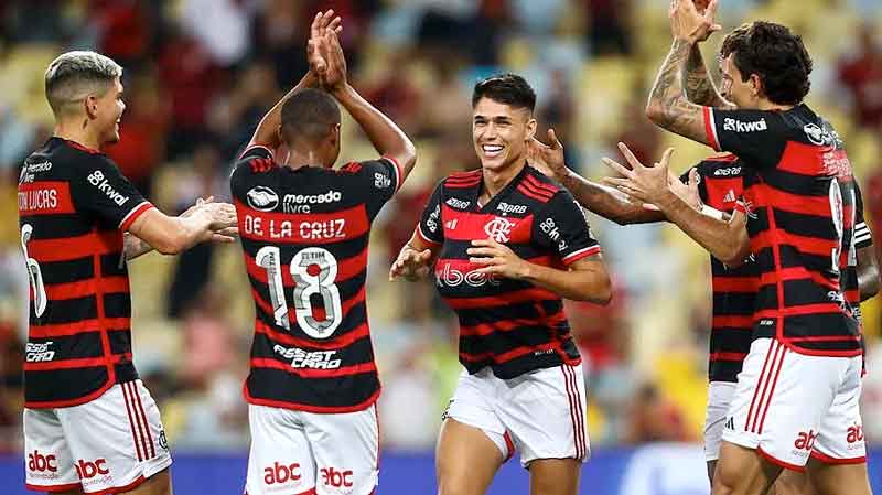 De-la-Cruz-dá-show,-e-Flamengo-vence-o-São-Paulo-pelo-Brasileirão