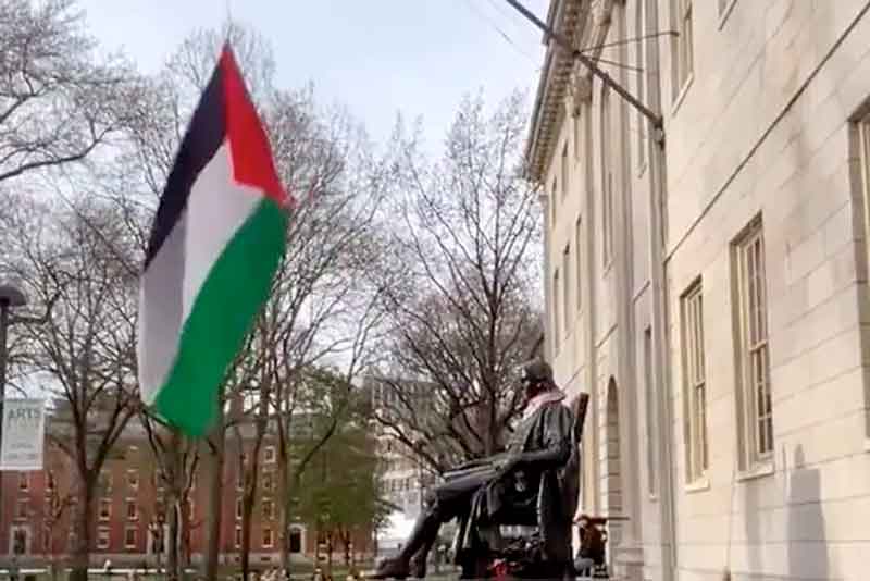 Estudantes-substituem-bandeira-dos-EUA-pela-da-Palestina-em-Harvard