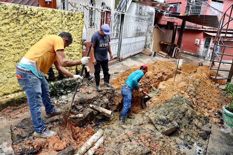 Prefeitura-de-Manaus-atua-na-instalação-de-drenagem-em-beco-na-Compensa