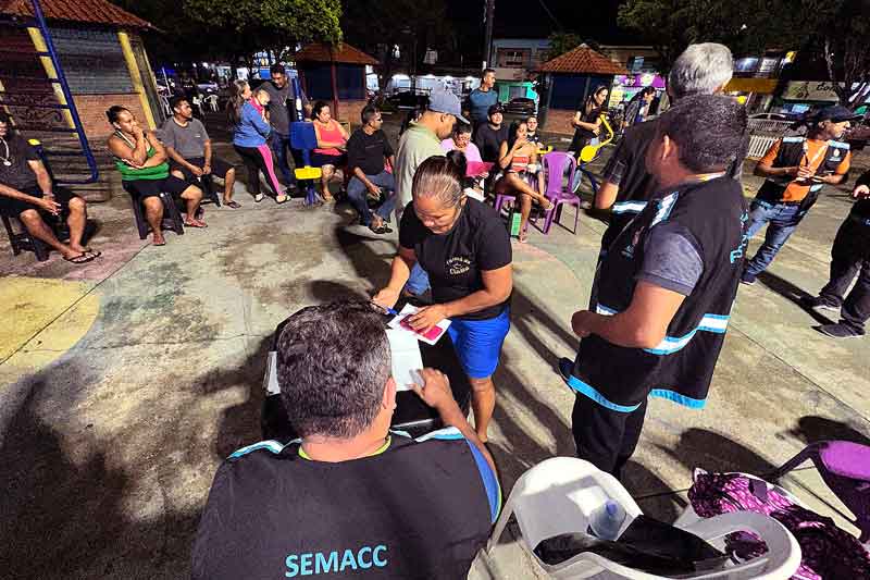 Prefeitura-de-Manaus-garante-segurança-e-formalização-para-vendedores-ambulantes-da-praça-Rosa-Dourada