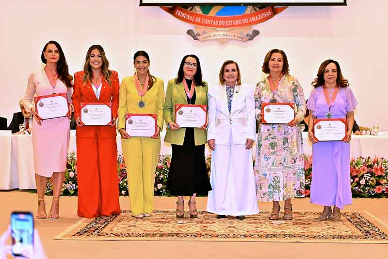 TCE-AM-homenageia-personalidades-femininas-em-lançamento-da-Ouvidoria-da-Mulher