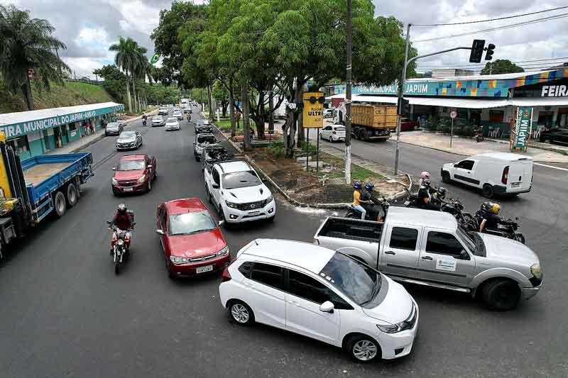 Tempo-de-espera-em-trânsito-na-avenida-Rodrigo-Otávio-é-reduzido-com-obra-de-alargamento-da-prefeitura,-atestam-condutores
