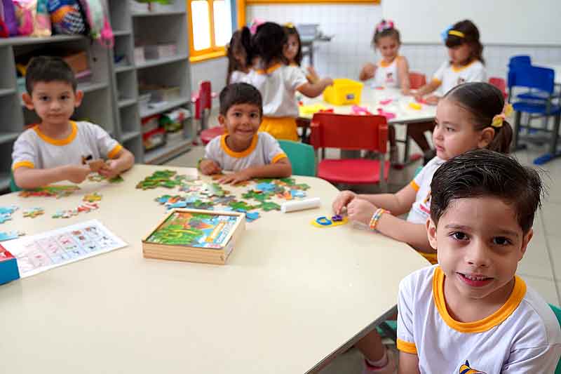 Educação-bilíngue-oferece-benefícios-na-fase-inicial-da-vida-escolar-das-crianças