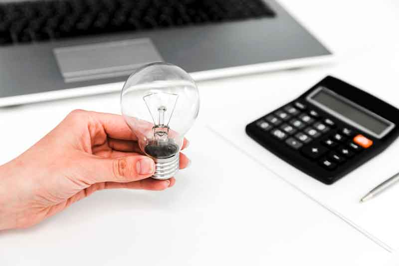 conta-luz-lampada-e-calculadora