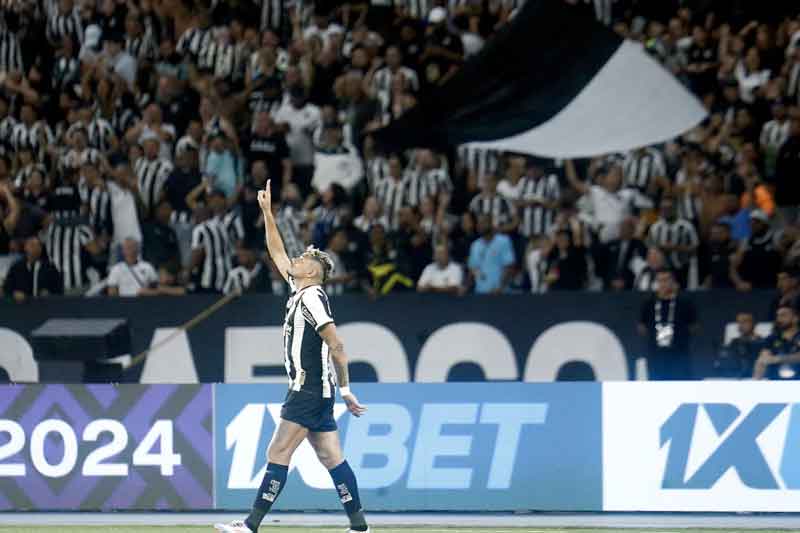 Botafogo-vence-o-Palmeiras-e-se-isola-na-liderança-do-Brasileirão
