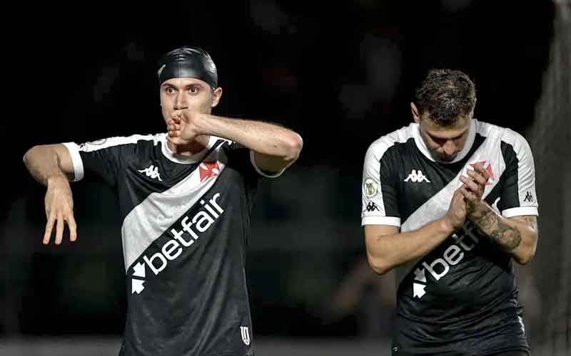 Com-lei-do-ex,-Vasco-vence-o-Corinthians-pelo-Brasileirão-e-quebra-jejum-de-14-anos