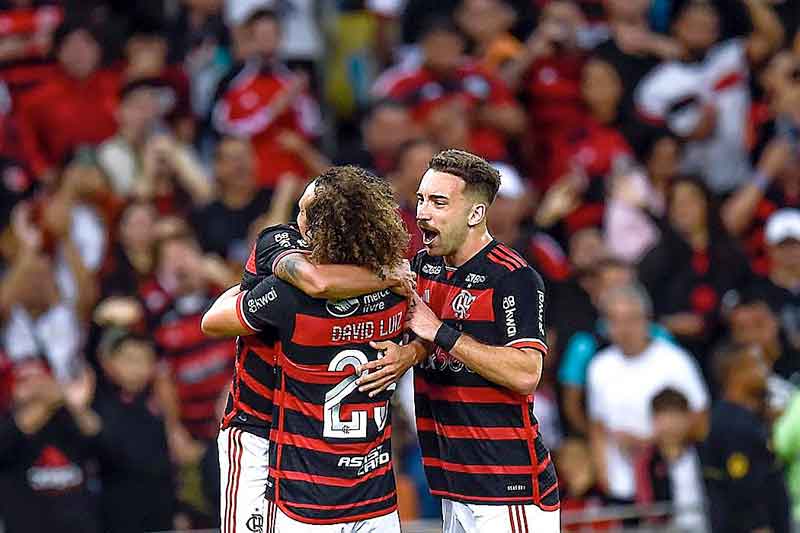 Flamengo-derrota-Cruzeiro-para-se-isolar-na-ponta-do-Brasileiro