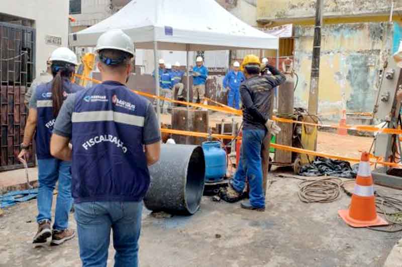 Ageman-acompanha-serviço-emergencial-da-concessionária-de-água-em-vazamento-de-adutora-na-zona-Sul