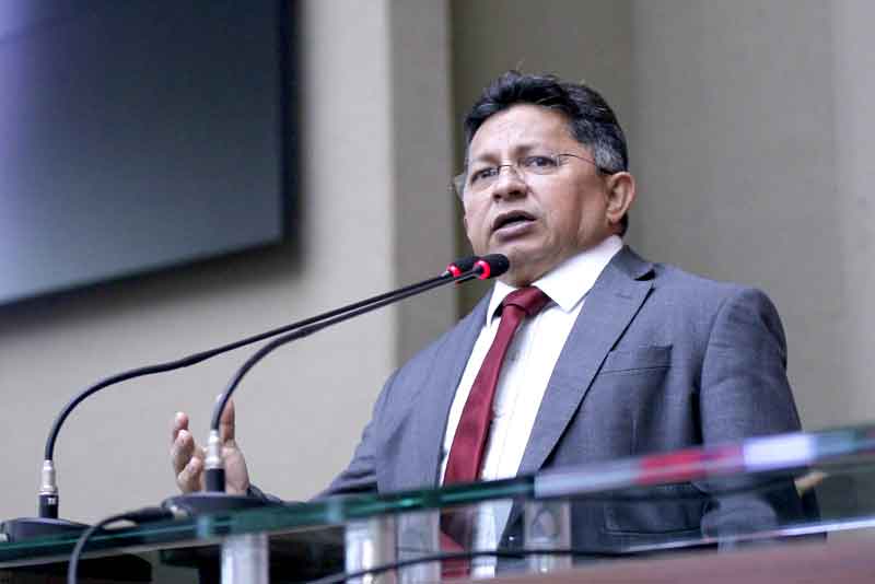 Deputado-Sinésio-Campos-enfatiza-a-importância-dos-profissionais-da-educação