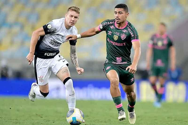 Fluminense-e-Corinthians-ficam-no-zero-pelo-Brasileirão-em-noite-de-homenagens-a-Silvio-Santos
