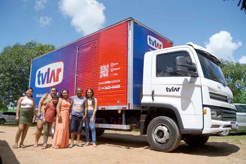 Mais-um-caminhão-com-prêmios-é-entregue-pela-Tvlar-em-Roraima