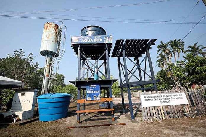 Moradores-da-comunidade-Agrovila-comemoram-implantação-do-Projeto-Água-Boa