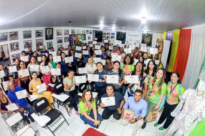 Para-capacitar-agentes-turísticos,-Amazonastur-promove-workshop-sobre-turismo-sustentável-em-Caapiranga