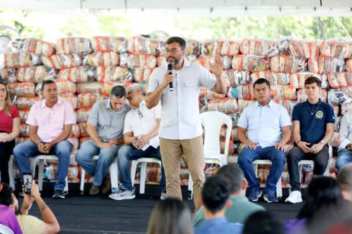 Pescadores-das-calhas-do-Alto-Solimões-e-rio-Madeira-recebem-ajuda-humanitária
