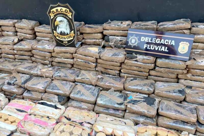 Polícia-Civil-apreende-um-caminhão-com-1,2-tonelada-de-drogas-no-Porto-da-Ceasa