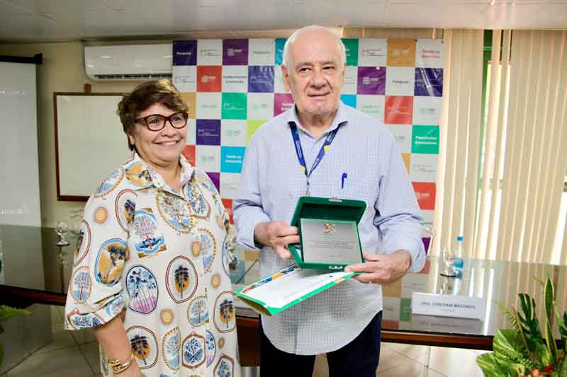 Secretário-Serafim-Corrêa-é-homenageado-pela-Fiocruz-Amazônia-pelos-serviços-prestados-à-instituição1