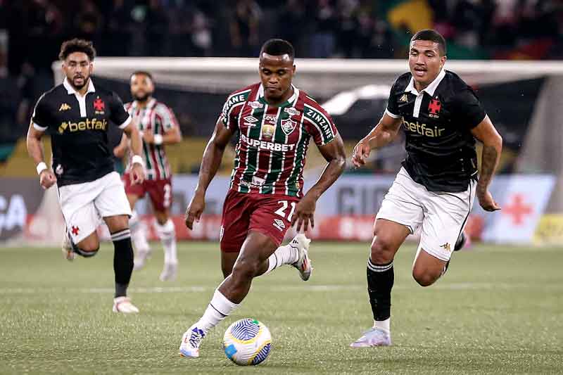 Vasco-vence-o-Fluminense-em-um-clássico-controverso-no-Nilton-Santos