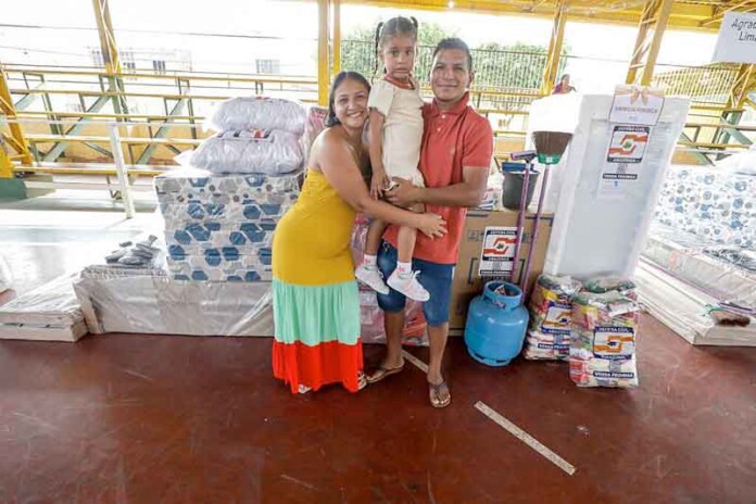 Vítimas-do-incêndio-em-Nhamundá-recebem-ajuda-humanitária-e-subsídio-emergencial