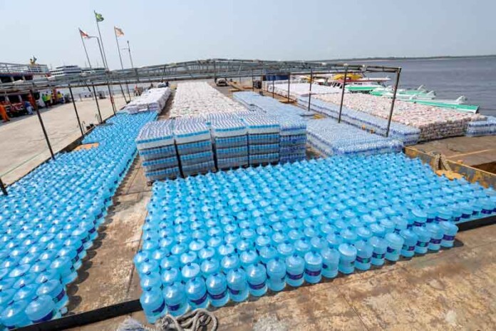 7,8-mil-famílias-ribeirinhas-recebem-ajuda-humanitária-da-Prefeitura-de-Manaus