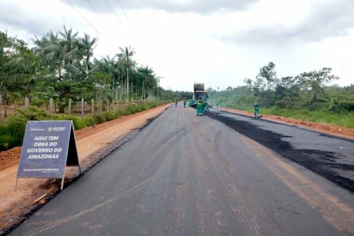 Começam-os-trabalhos-de-pavimentação-na-rodovia-Codajás-Anori