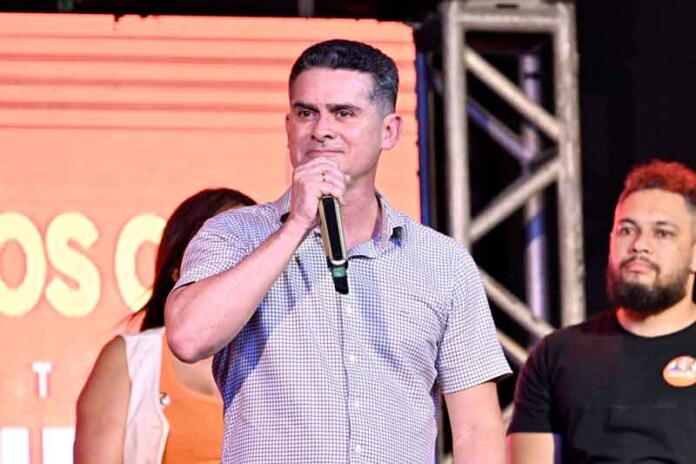 Confio-primeiramente-em-Deus,-na-força-do-povo-e-no-meu-trabalho-diz-David-Almeida