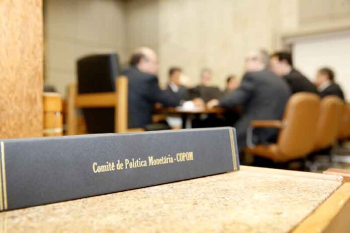 Copom-eleva-Selic,-taxa-básica-de-juros,-para-10,75%-ao-ano