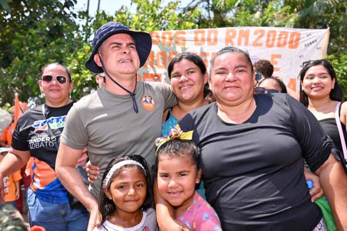David-Almeida-começou-o-domingo-visitando-as-famílias-no-Ramal-do-Brasileirinho