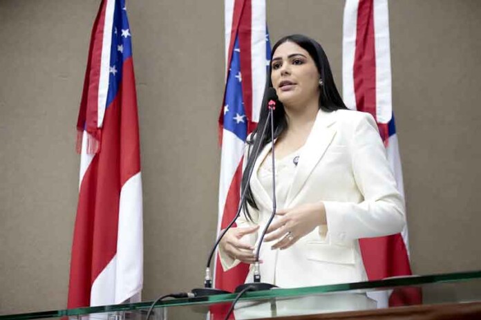 Deputada-Mayra-Dias