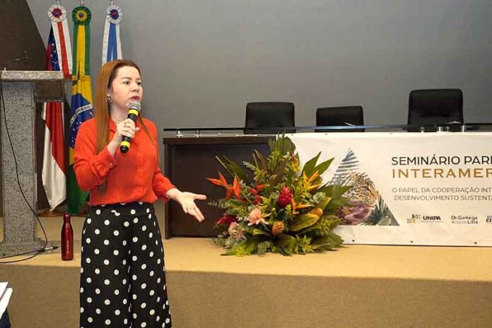 Economista-Michele-Lins-Aracaty--