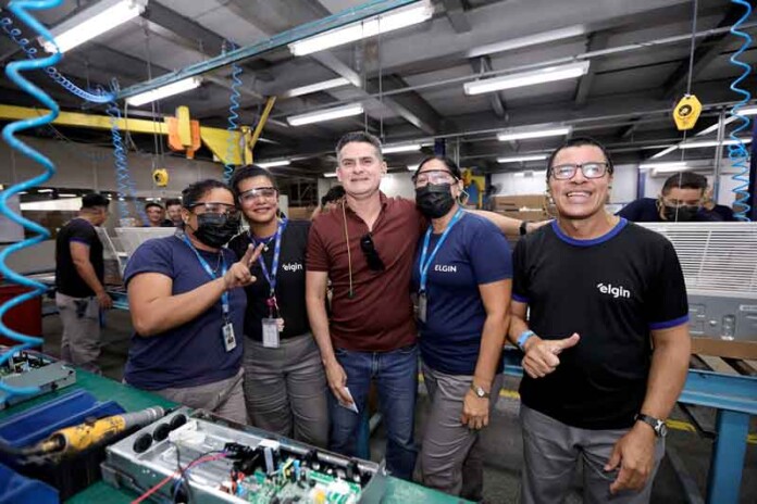 Em-visita-à-Elgin,-David-Almeida-discute-como-garantir-empregos-na-ZFM