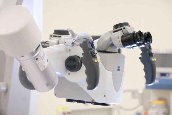 Hospital-das-Clínicas-moderniza-salas-cirúrgicas-e-expande-uso-de-robótica-em-parceria-com-Umane