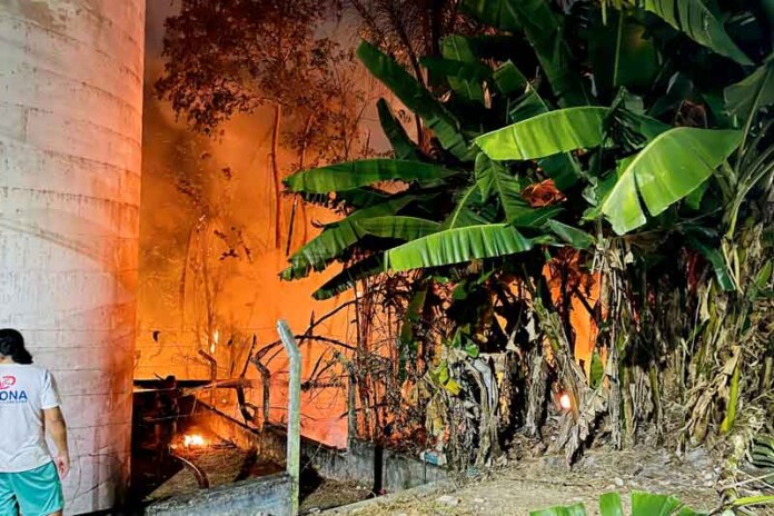 Incêndio-em-área-de-mata-revolta-moradores-do-Villa-da-Barra,-na-Zona-Norte-de-Manaus