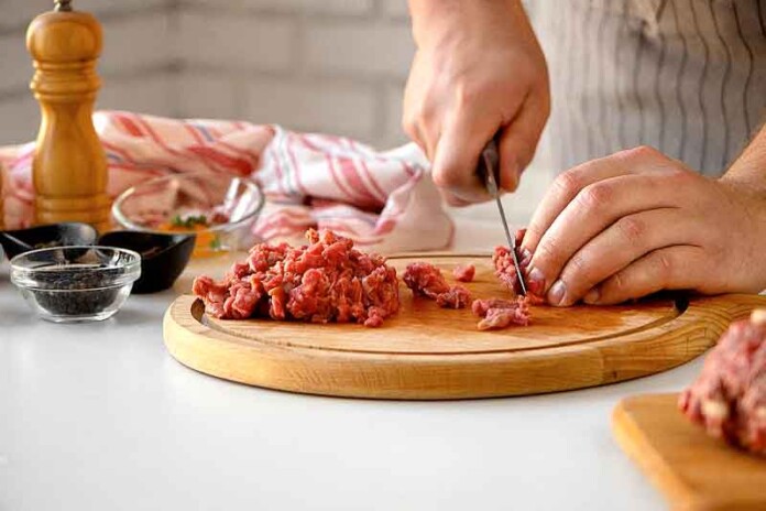 Lavar-carnes-é-seguro-Veja-o-que-pode-e-não-pode-fazer-durante-o-preparo-da-proteína