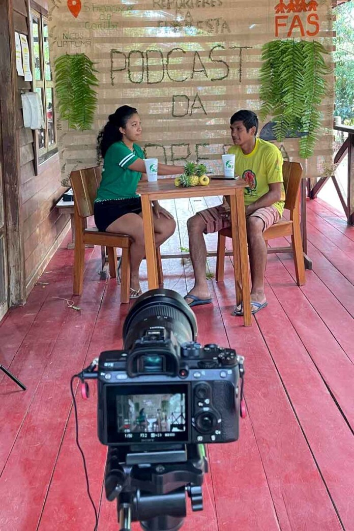 Na-palma-da-mão-jovens-usam-redes-sociais-para-defender-um-dos-maiores-elementos-naturais-da-Amazônia1